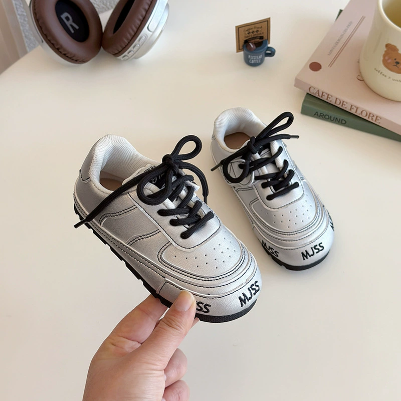 Детская повседневная спортивная обувь 2025 Летняя новая легкая маленькая белая обувь для девочек детский сад внутренняя обувь хлебная обувь прилив