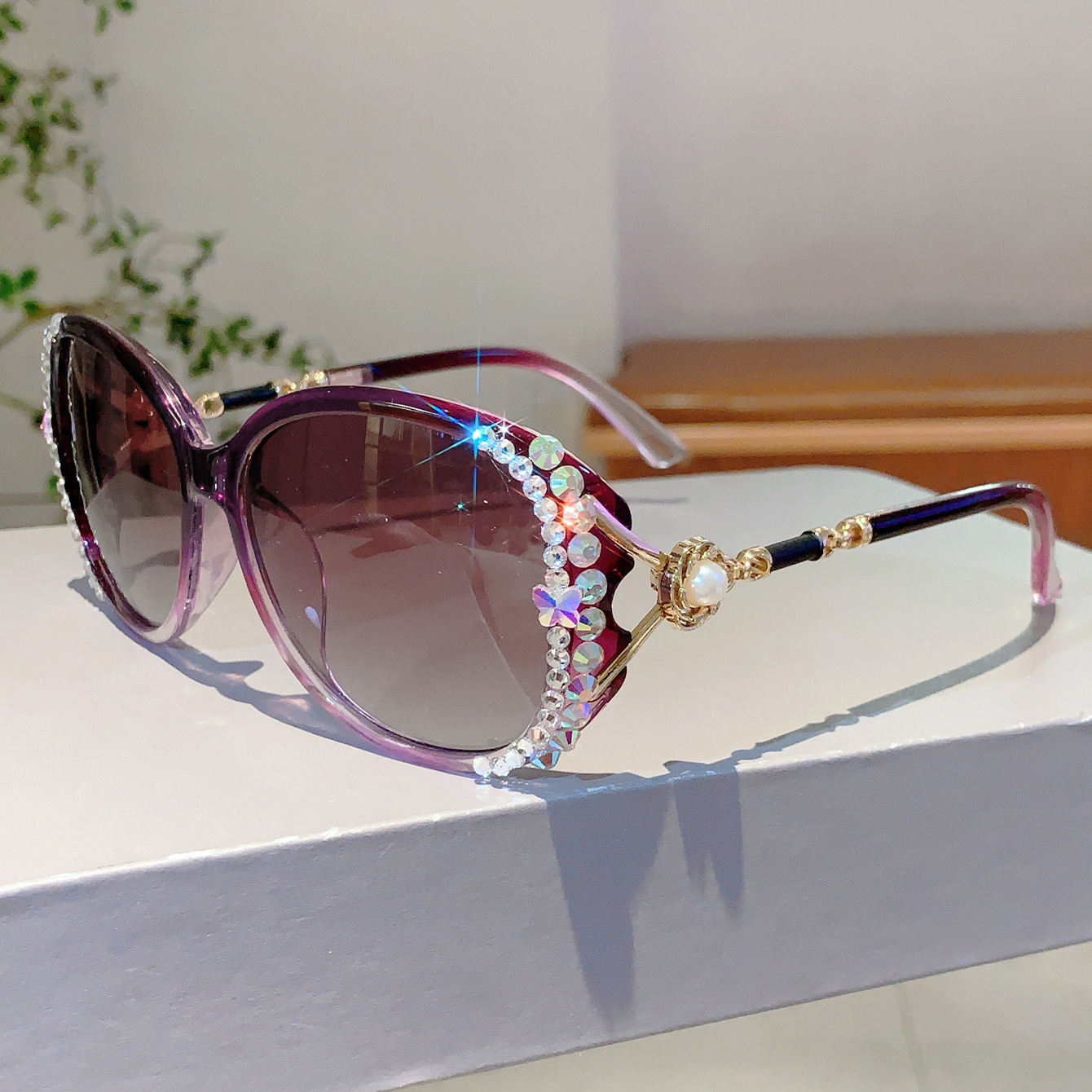 Vintage dames zonnebril met groot frame en uv bescherming_voghion.com