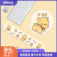 腕のマウスのパッドの熊の維尼のかわいい女子学生の事務のゴムの快適なクッションの事務のパームコンピュータのキーボードのトレー