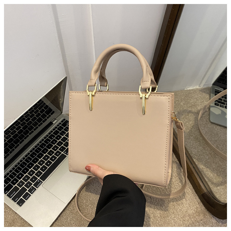 Alta textura moda simple hilo de coser bolsa personalizada bolso de las mujeres 2023 invierno nuevo todo-fósforo crossbody bolso de hombro