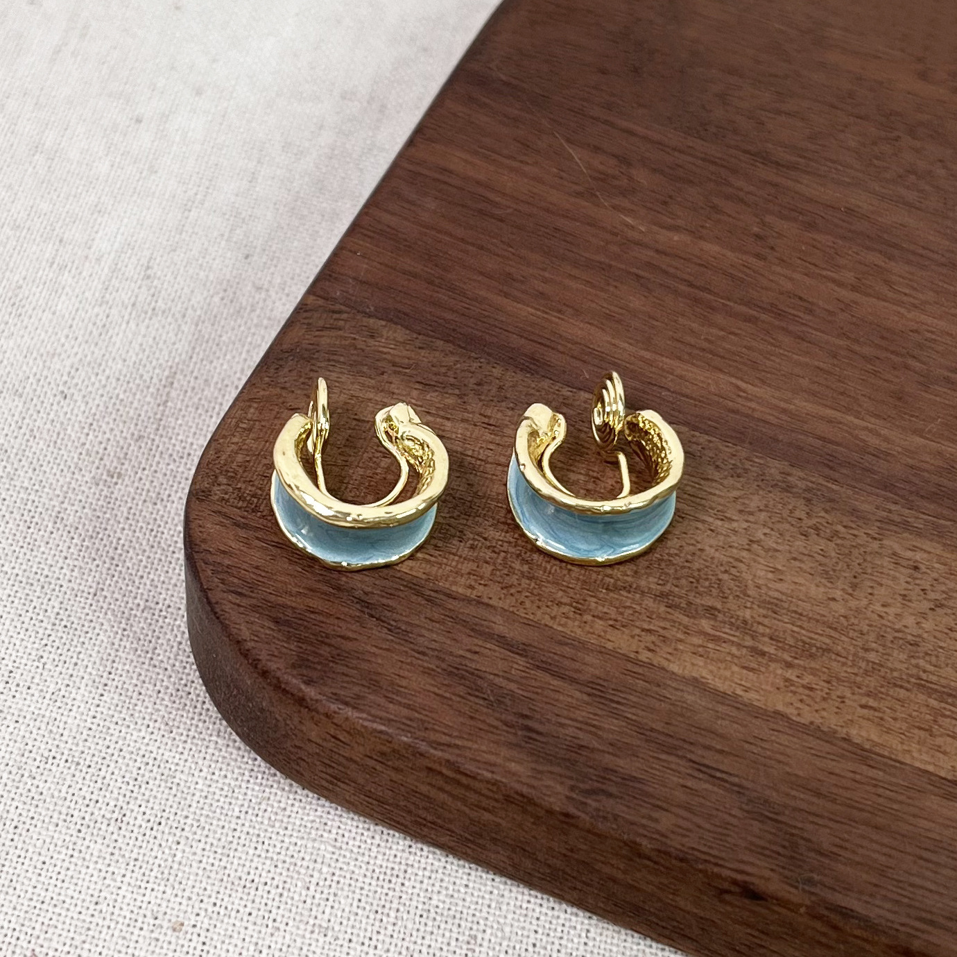 19# blue oil drop ear clip