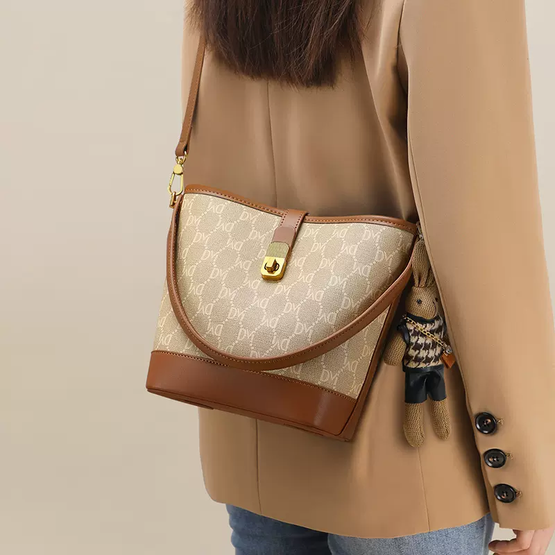 包包女士2025秋冬新款手提包斜挎包高级感手提单肩通勤女包箱包