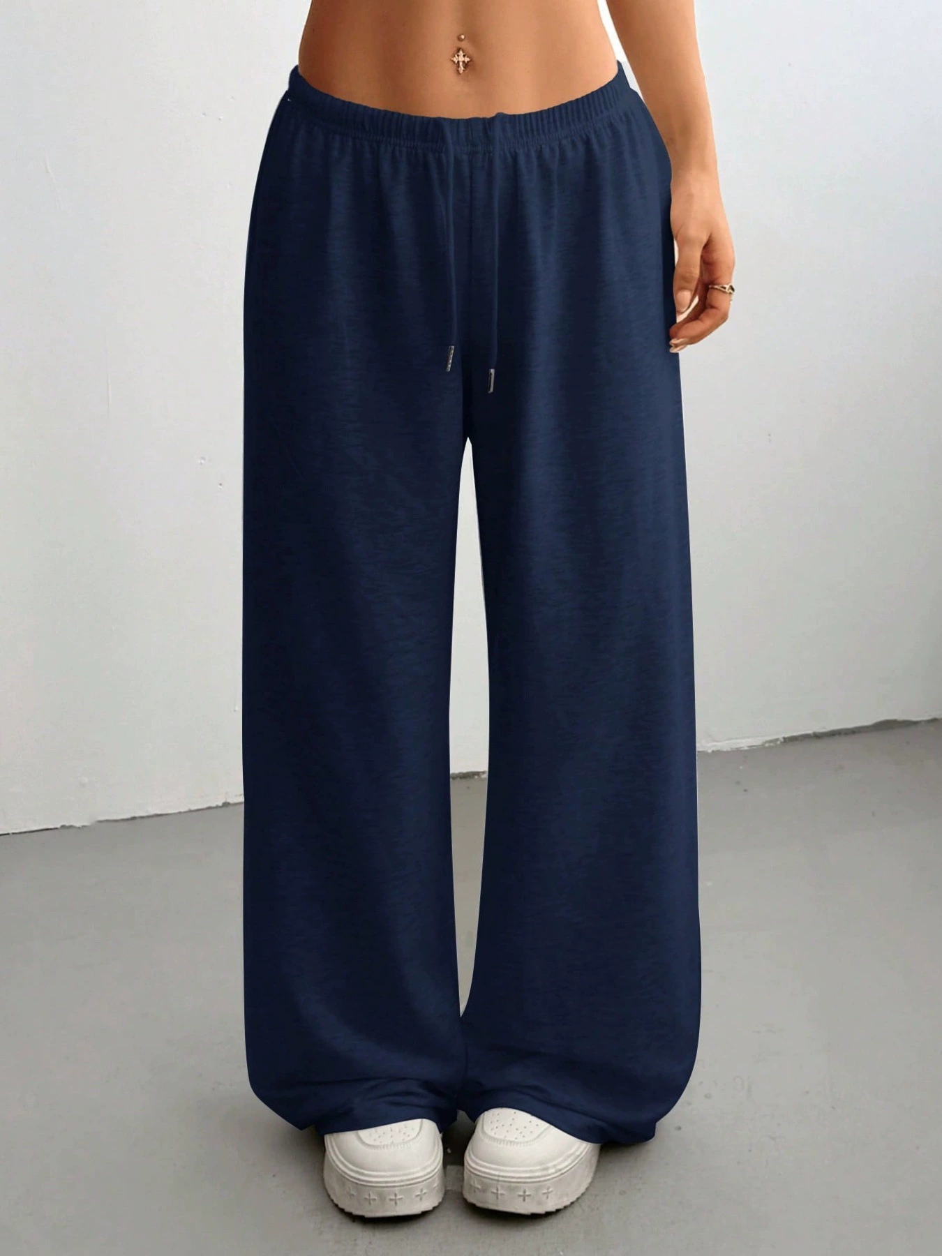 Расклешённые спортивные леггинсы, oversize с кулиской, широкие свободные брюки — европейский стиль