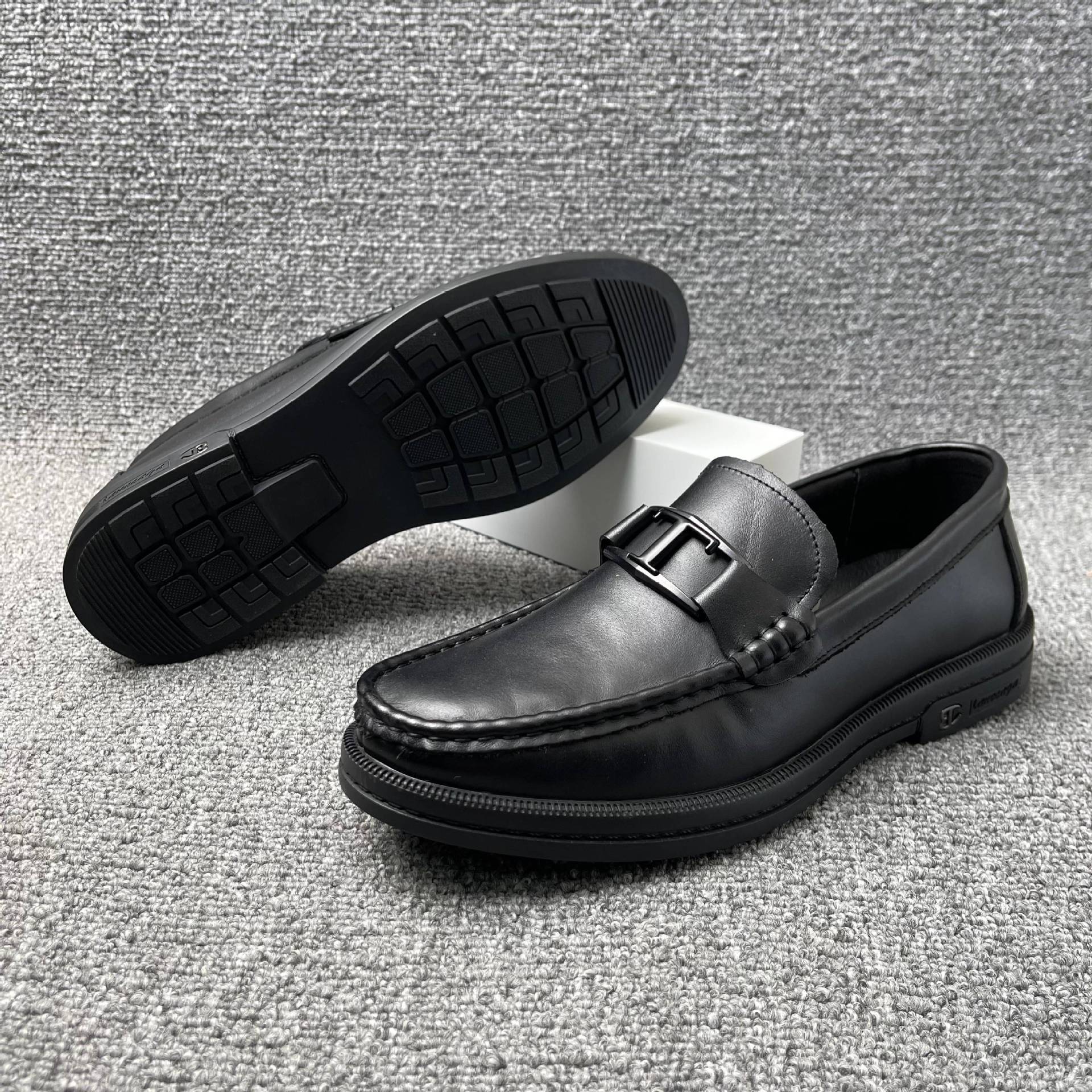 Zapatos de guisantes de hombre de piel de vaca de primera capa, zapatos de cuero casuales de hombre de cuero genuino, zapatos Lofu de mediana edad, zapatos de hombre papá, tratamiento de zapatos