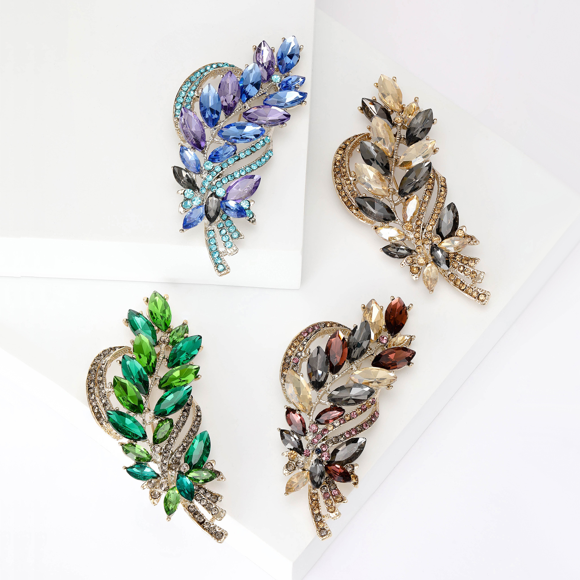 35g Weight Brooches Classification Banquet, Party, Street Occasion Alloy Material Leaf Pattern Women's Gender Simple Style Style Simple Style Pin Leaf Alloy Women's Brooches 无