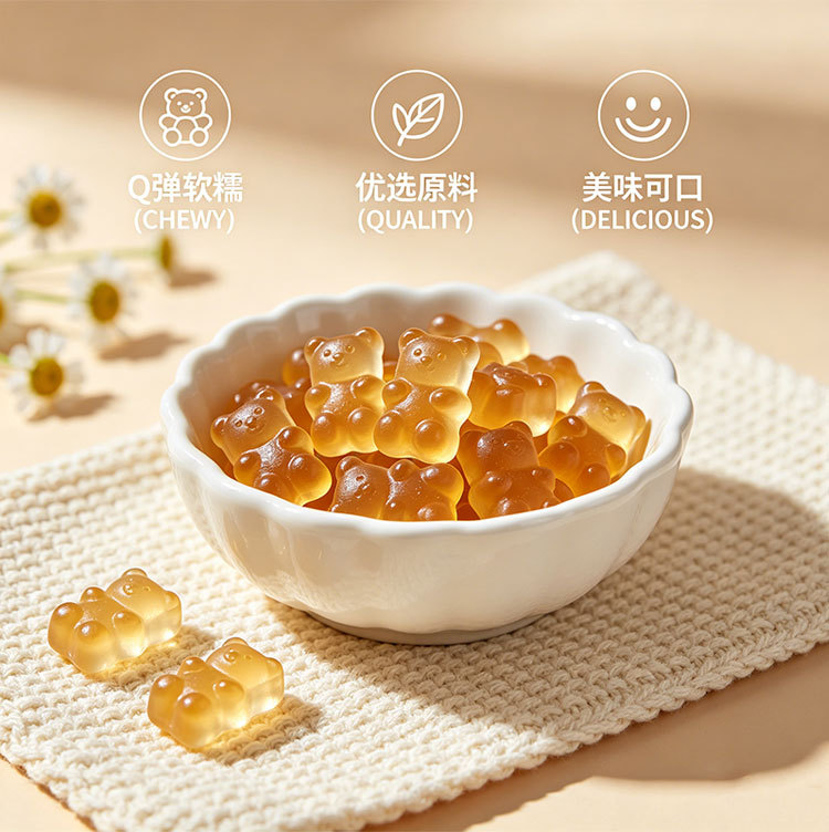 Loquat & Pear Gummy Candy (枇杷秋梨软糖) — Herbal-Inspired Fruit Gummies, 60g Bottle in use