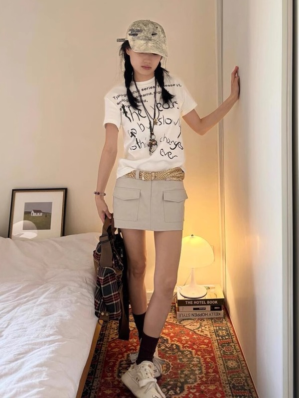 アメリカの肩の半袖のtシャツの女性の夏のアルファベットのプリントはスリムに見えます。|undefined