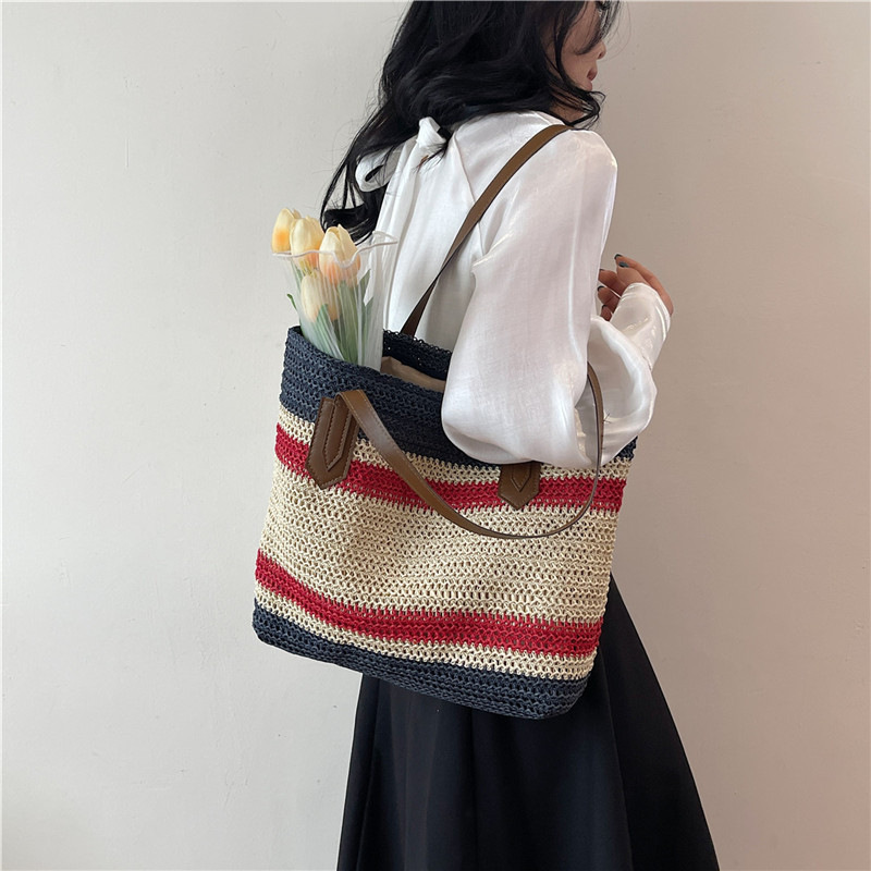 Wholesale of new straw woven bags for Spring 2025, large-capacity cross-border trendy and fashionable tote bags, casual commuting underarm bags undefined