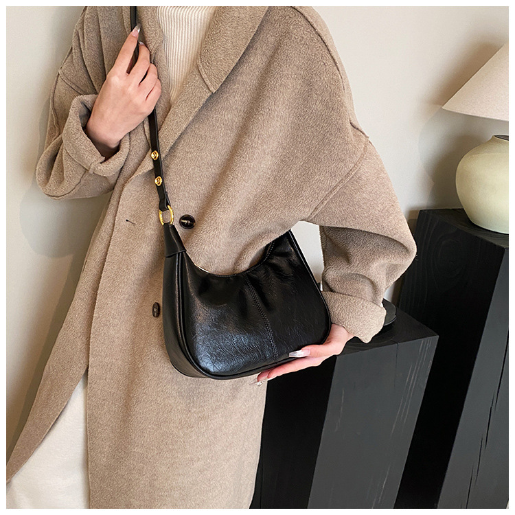 This year's trendy bags for women 2025 are super popular. They are fashionable, high-end, and stylish single-shoulder underarm bags, as well as retro and versatile crossbody bags undefined