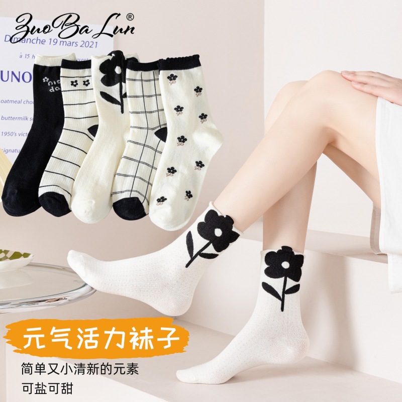 Cotton socks ladies mid-tube socks Japanese black and white flowers cotton socks autumn and winter pure cotton trend pile socks manufacturers wholesale