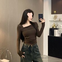 纯欲风辣妹长袖t恤女新款春春季设计感小众斜领露肩别致上衣女