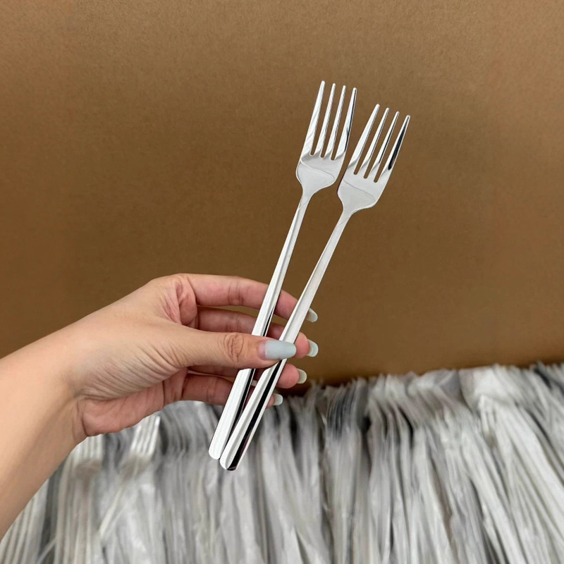 High-Quality 304 Stainless Steel Fork for Home Use, Exquisite Long-Handled Western-Style Fork for Steak and Pasta, Premium Spoon and Fork Set High-Quality 304 Stainless Steel Fork for Home Use, Exquisite Long-Handled Western-Style Fork for Steak and Pasta, Premium Spoon and Fork Set