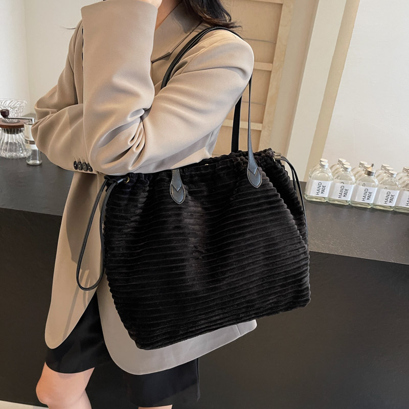 Bolso casual de terciopelo de gran capacidad para mujer 2024 nuevo bolso de pana de gran capacidad