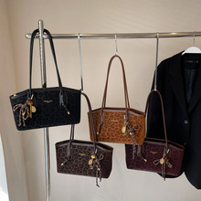 高颜值新款时尚大容量托特包百搭户外通勤女包洋气豹纹单肩腋下包