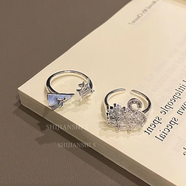"Ice Snow" Blue Swan Design, Compact and Exquisite Thorn-Like Small Airplane, Light Luxury and High-End Feel Index Finger Ring