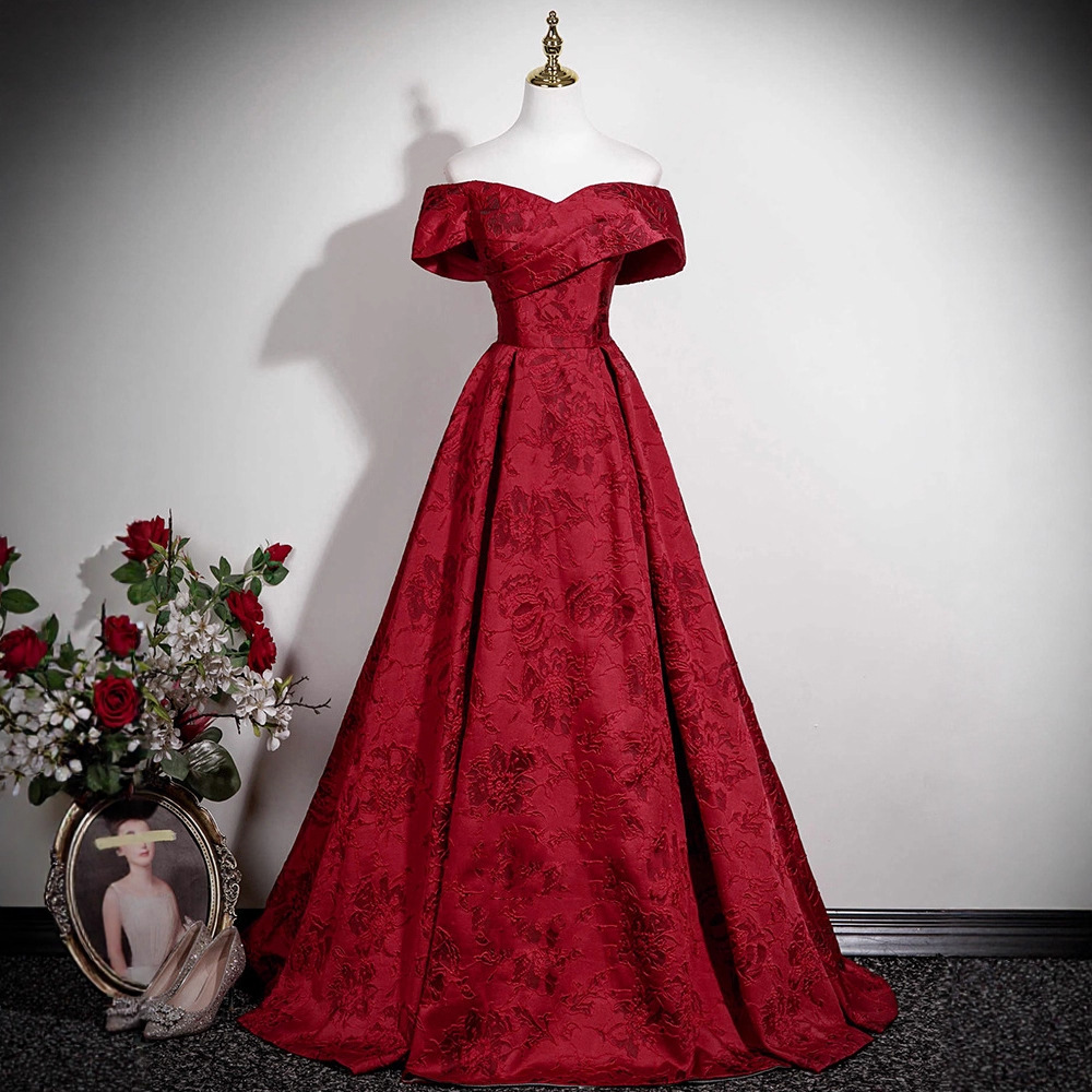 One-Shoulder Toast Dress for Bride, Engagement Red Dress for Women, 2026 New Style, Light Luxury, Slimming, Wedding Homecoming Evening Dress