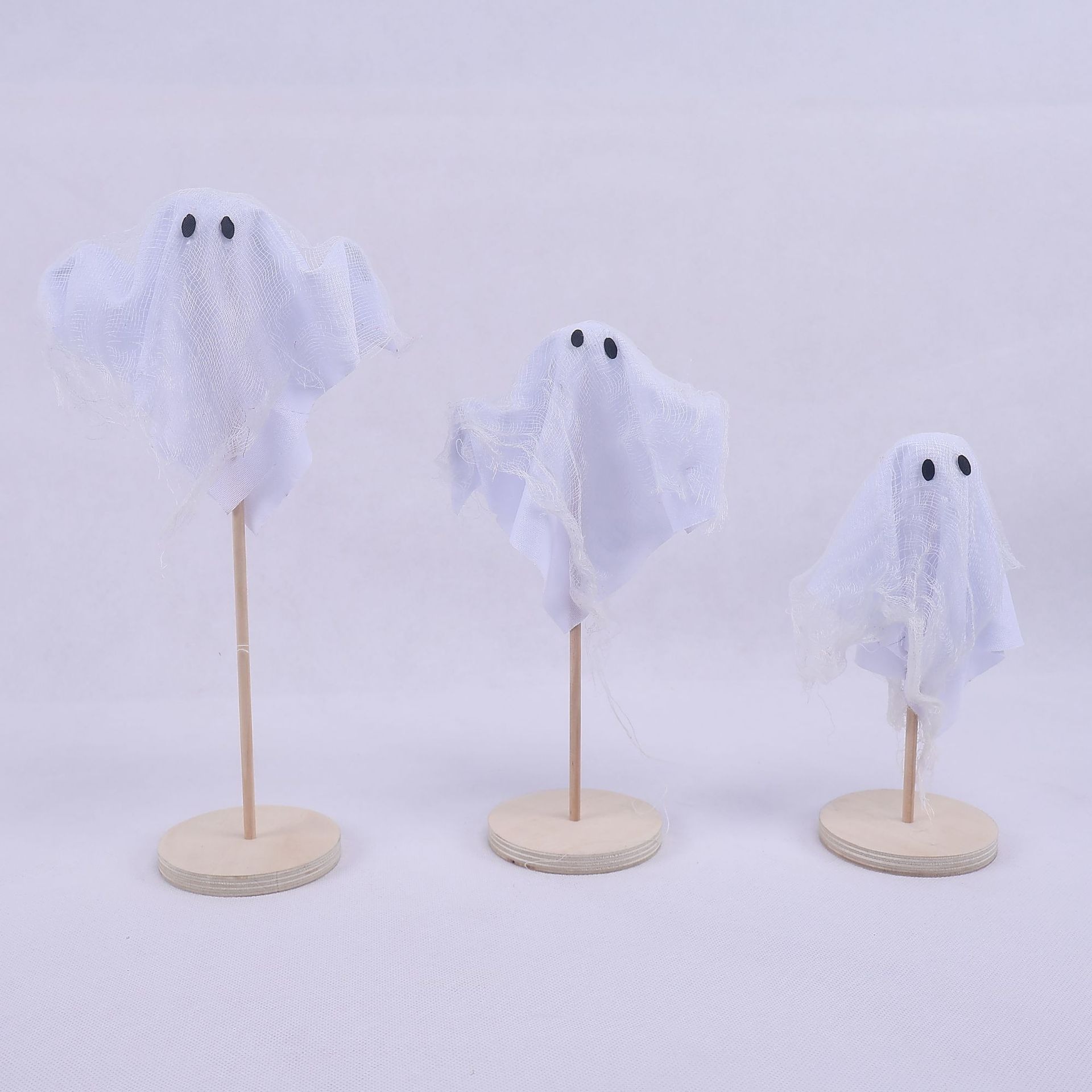 Juego de 3 adornos de fantasmas.