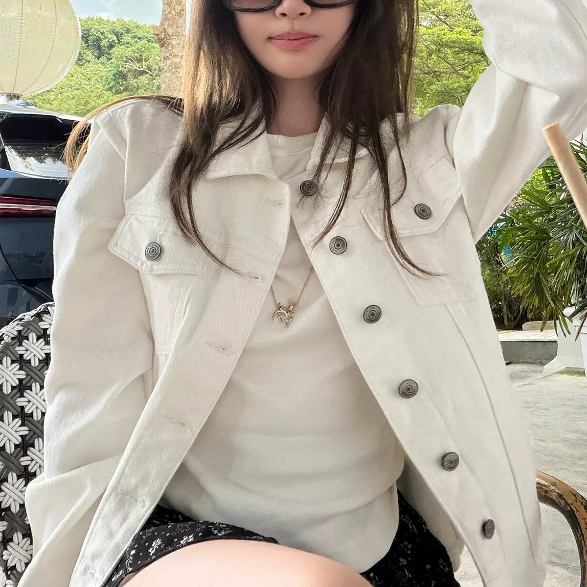 高品撞色辑线正肩牛仔外套女春短外套通勤休闲风白色原牛宽松上衣