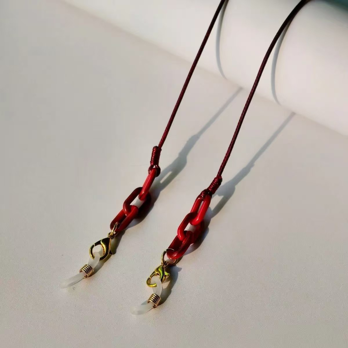 Europea, americano, japonés y coreano transfronterizo de las niñas cuerda de cera en forma de U Cadena de máscara de adulto hebilla de acrílico anti-perdido accesorios Cadena de gafas hembra