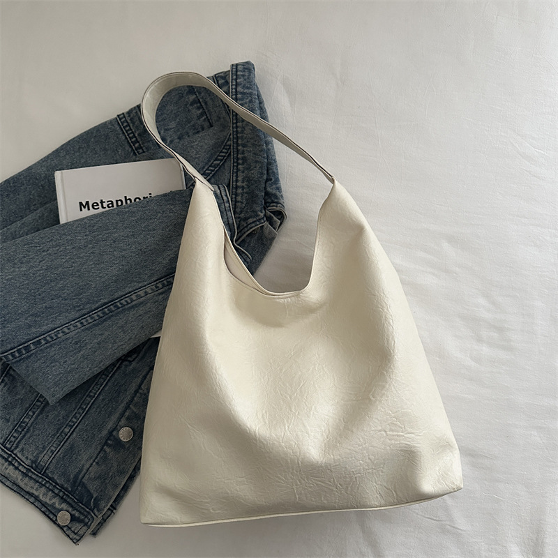 Bolso coreano de invierno para mujeres 2024 bolso de viaje de alta calidad sensación de gran capacidad simple versátil bolso de hombro de cuero suave