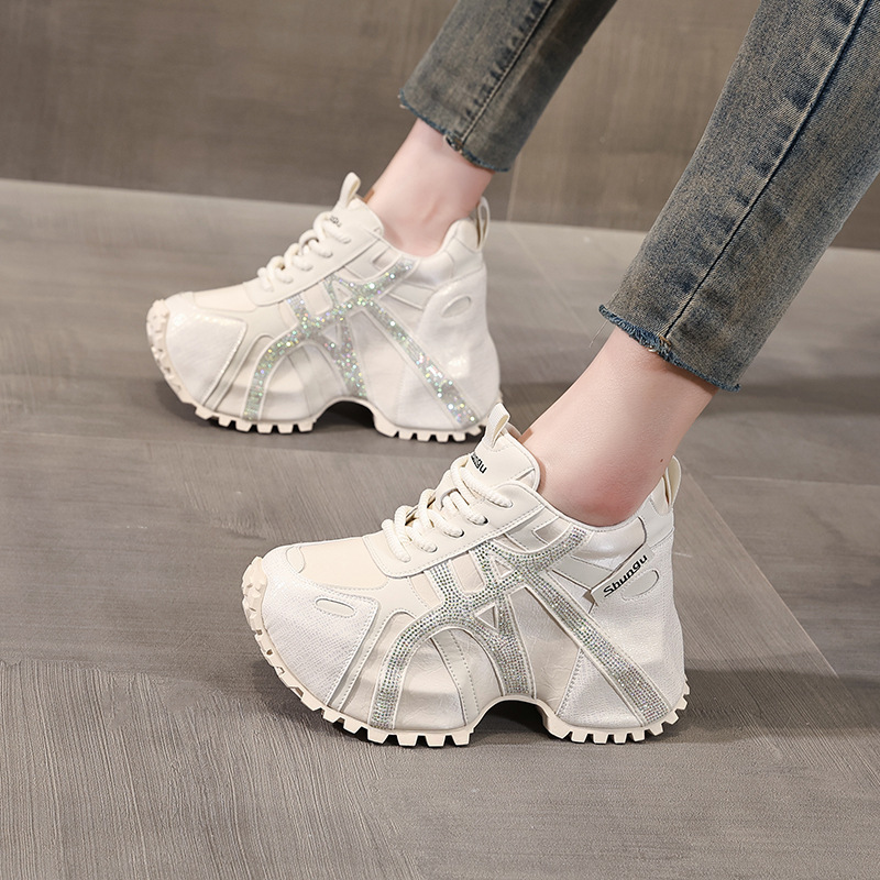 Giày sneaker nữ đế dày chunky đính đá rhinestone phong cách thể thao thời trang — màu be