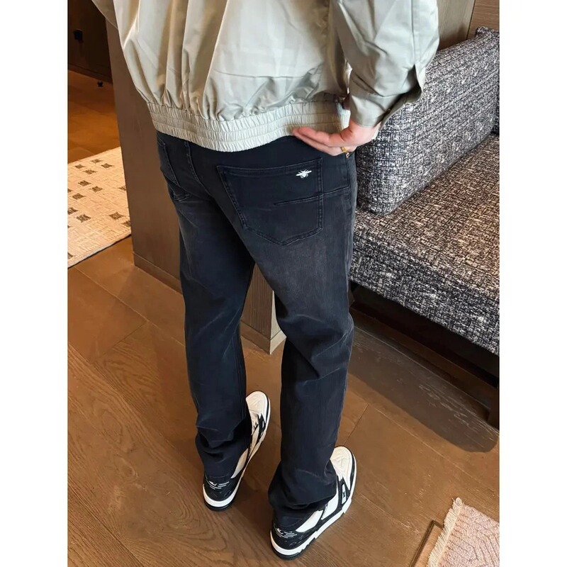 Bee Four-Way Stretch Autumn Collection: Trendy Richard Men's Cloud Gray Embroidered Logo Elastic Casual Straight-Leg Jeans Bee Four-Way Stretch Autumn Collection: Trendy Richard Men's Cloud Gray Embroidered Logo Elastic Casual Straight-Leg Jeans