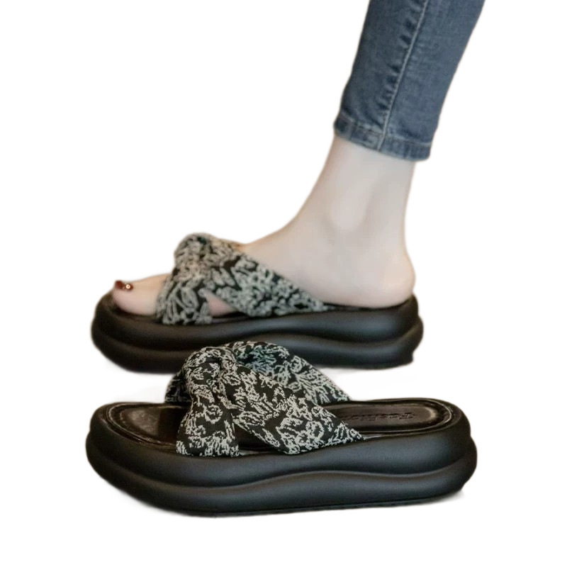 Bottom grueso	Zapatillas de verano para mujeres 2026 nuevo arco suave para aumentar la altura de una palabra zapatillas frías zapatillas frías