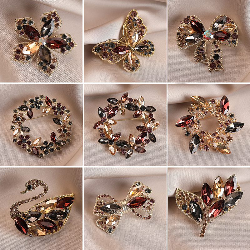 Retro brooch