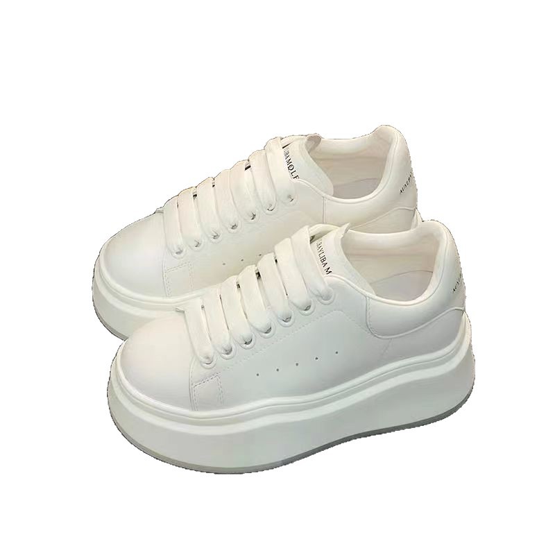 2025 primavera nuevo estilo pequeño zapatos de tabla de altura de suela gruesa suela de plataforma zapatos McQueen de todo fósforo zapatos blancos casuales de moda