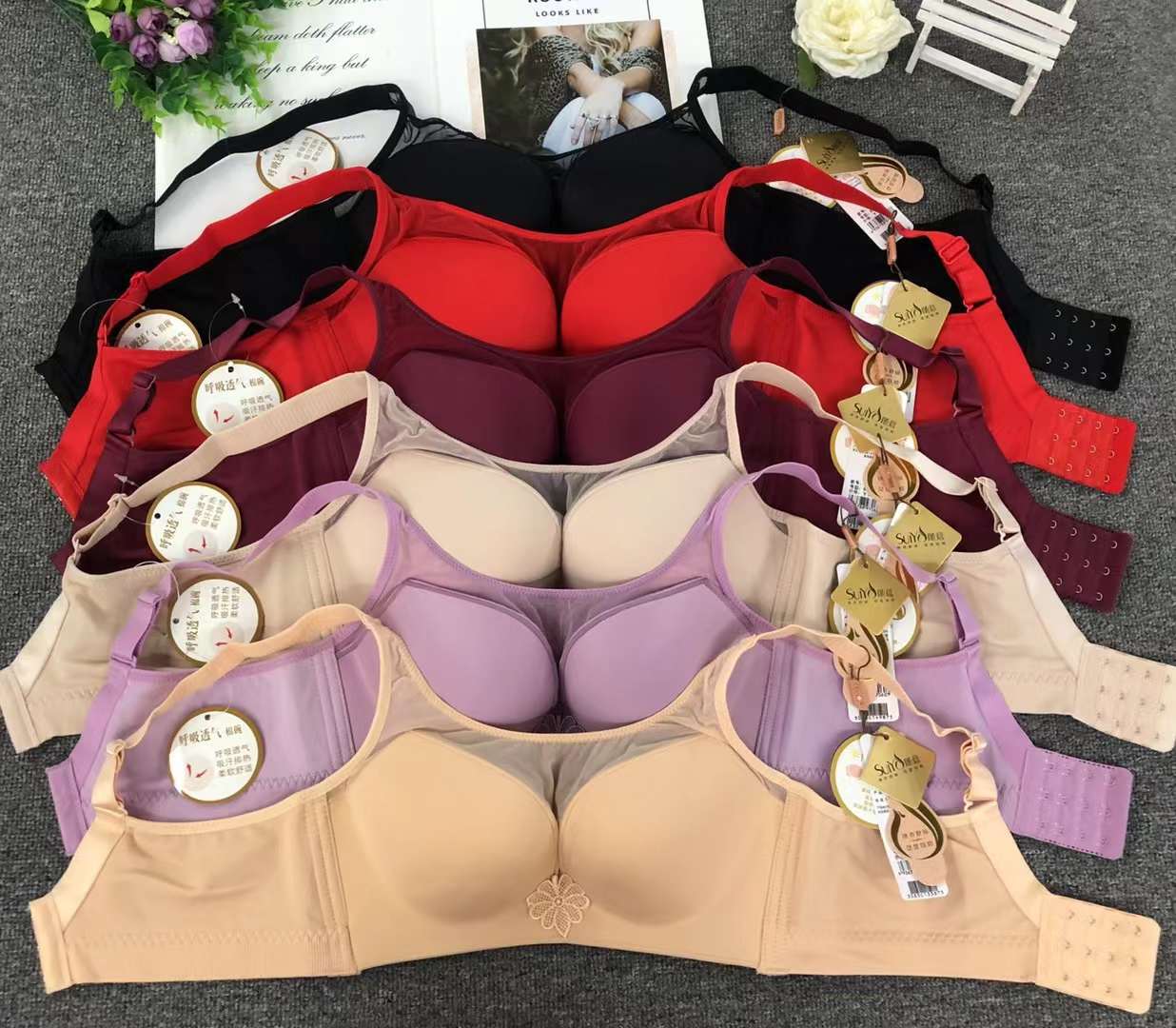 Nuevo estilo inalámbrico sujetador de moda encaje jacquard transpirable cómodo alta calidad superior delgada inferior gruesa tres breasted ropa interior para las mujeres