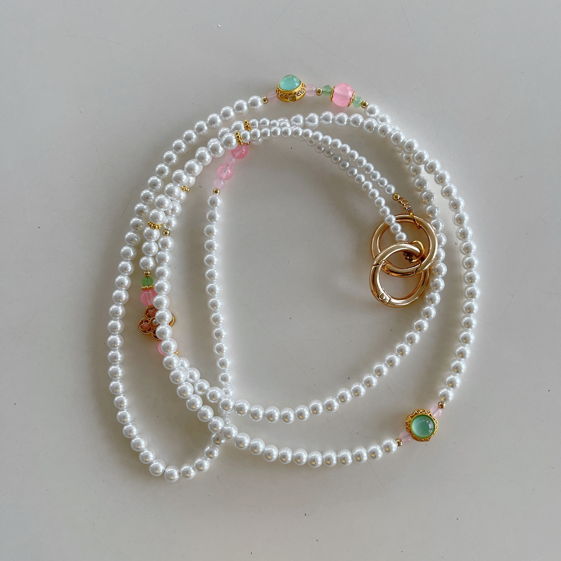 Boutique hecho a mano de alta gama para teléfono móvil cadena larga de perlas de piedra natural femenina cordón de teléfono móvil de moda colgante de mensajero largo