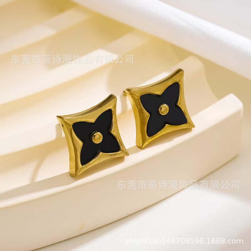 欧美跨境白色圆牌四叶花耳钉女时尚花朵菱形钛钢耳环气质百搭耳饰|undefined