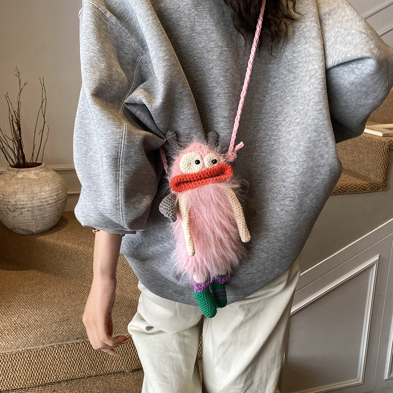 Hand-held ganchillo muñeca fea bolsa de hombro extraña bolsa de mochila de bebé invierno de peluche bolsa de salchicha boca de niños