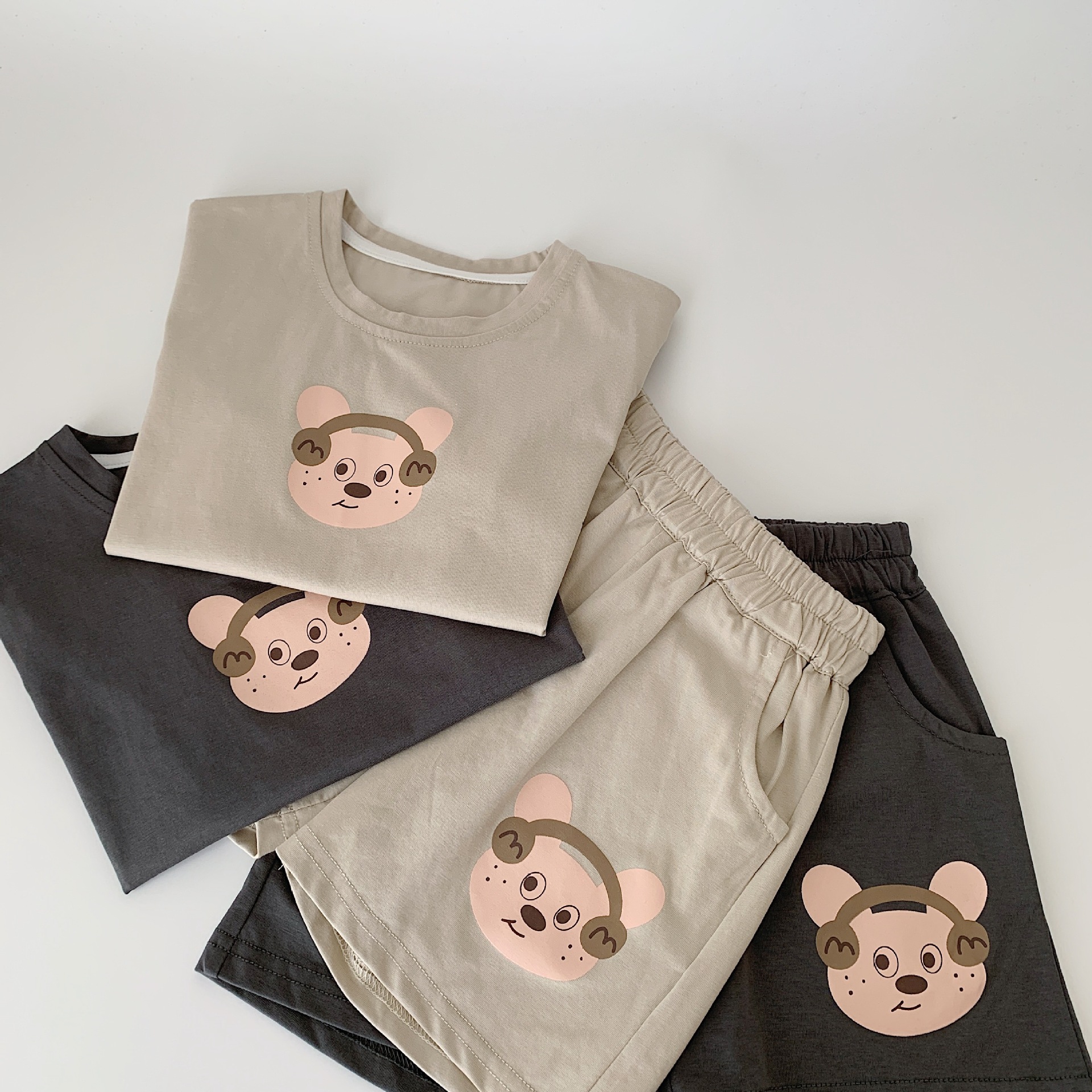 Mai Bao ropa de verano para niños 2025 nuevos pantalones cortos de manga corta de dibujos animados para niños coreanos delgados de dos piezas Zhili ropa para niños de moda