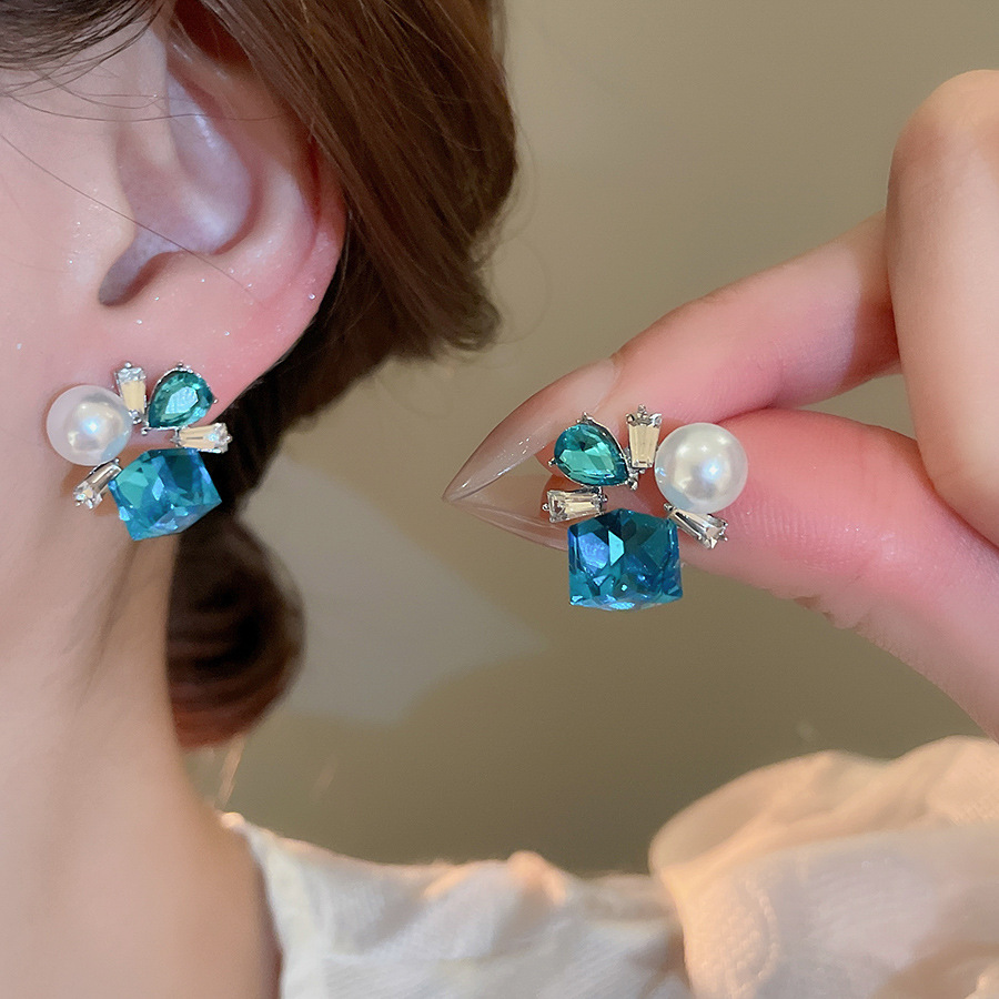 Pendientes de flor de cristal de aguja de plata, cuentas de arroz de cristal, pendientes azules, pendientes de estilo de vacaciones frescas, pendientes de lujo ligero, de alta calidad, mujeres