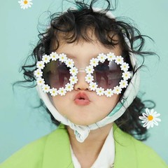 子供用デイジーフラワーサングラス、紫外線防止サングラス、ベビー日焼け止めメガネ、ビーチミラーフラワーサングラスバッチ