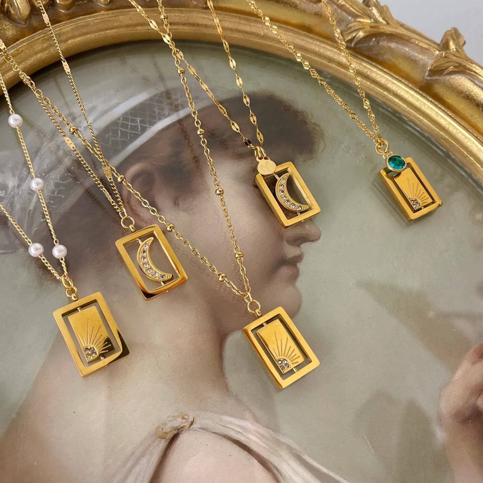 French Entry Lux Romantic Vintage Moon Sun Square Plate Pendant Necklace Embedded Zirconium XINGX Sw