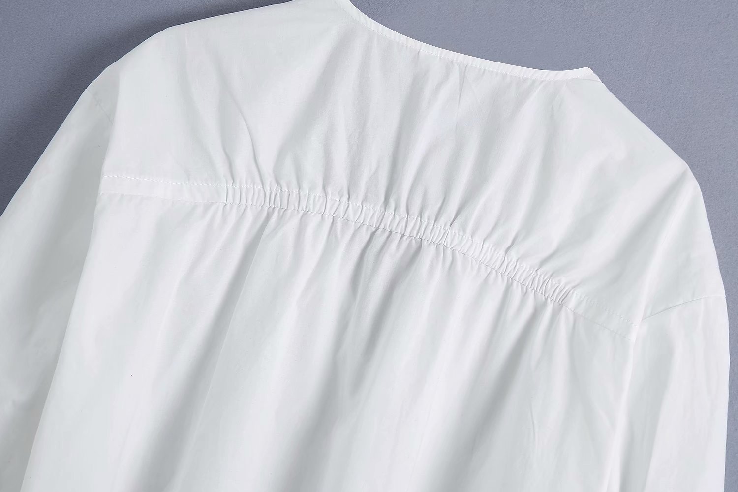 camisa corta holgada de manga larga con pliegues NSAM43292
