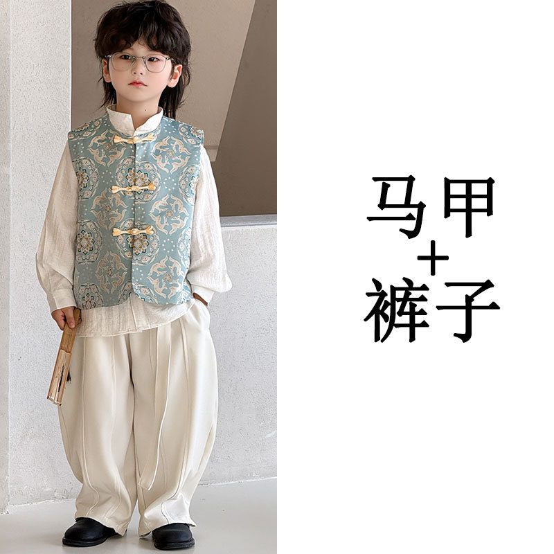 Комплект из двух предметов (жилет 25176 + брюки белые 25123)