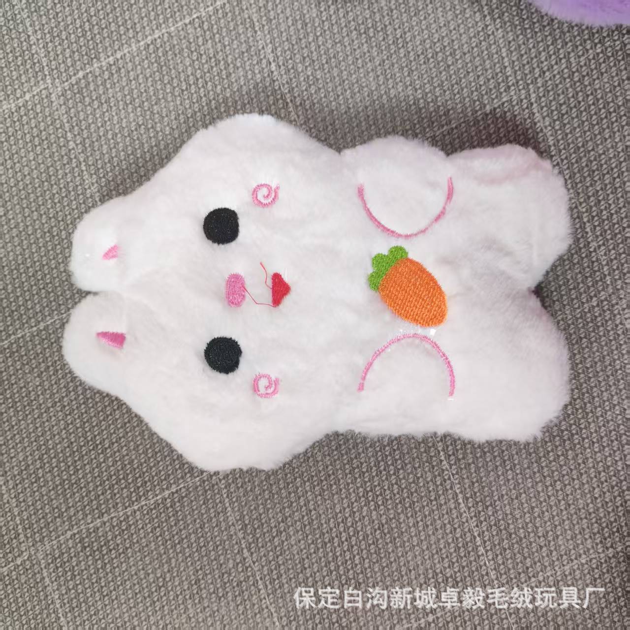 21-23 cm 8 inç Çift Yapışkanlı Basit Seri Pençe Makinesi Oyuncak Düğün Bebekler Atılabilir Peluş Oyuncak Toptan