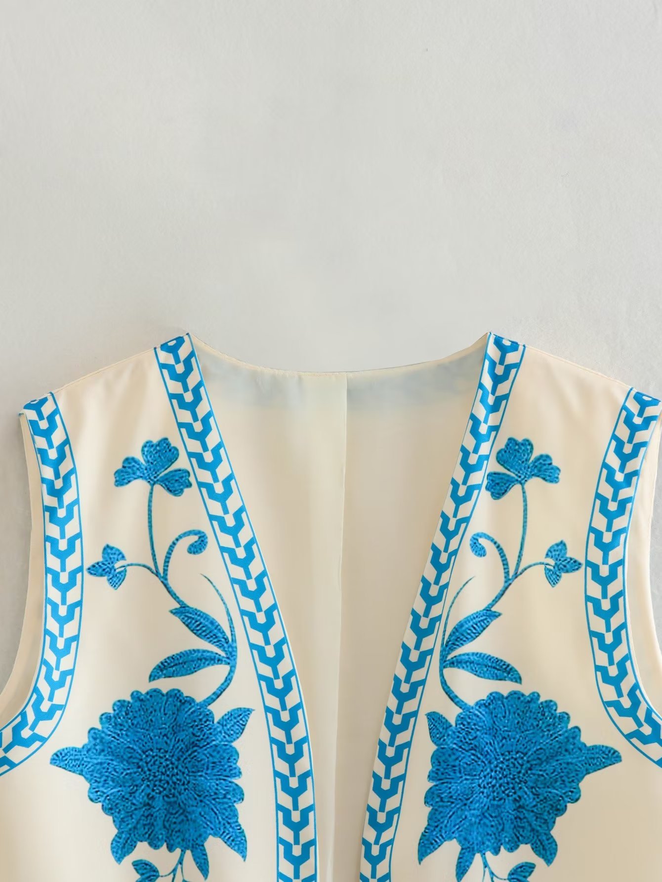 Ropa de mujer de estilo europeo y americano de comercio exterior 2023 verano nuevo retro impreso corte desgaste exterior cardigan chaleco estilo francés image 3
