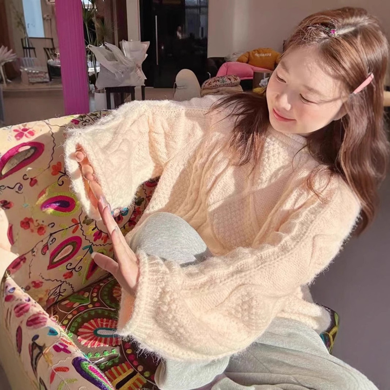 Atmosphere Online 24 South Korea Gentle Advanced Sweater Pola Korean Almond Powder Round Neck Twist Sweater Atmosphere Online 24 South Korea Gentle Advanced Sweater Pola Korean Almond Powder Round Neck Twist Sweater