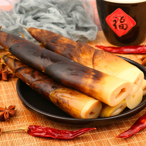 Aged Hand-Picked Bamboo Shoots with Red Chili Pickle Flavor, Tender Bamboo Tips, Hand-Torn Fresh Bamboo Shoots, Local Specialty Spicy Snacks, Wholesale, Aged Broth