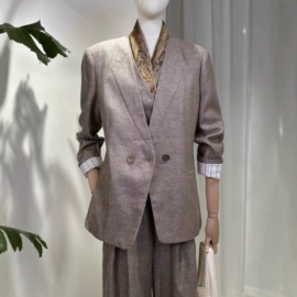 女式毛呢外套;女式衬衫;女式皮衣