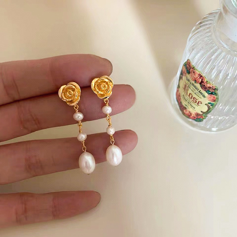 Retro Wind court freshwater Pearl Ear Studs personality temperament Versatile A small minority design have more cash than can be accounted for three-dimensional rose Earrings
