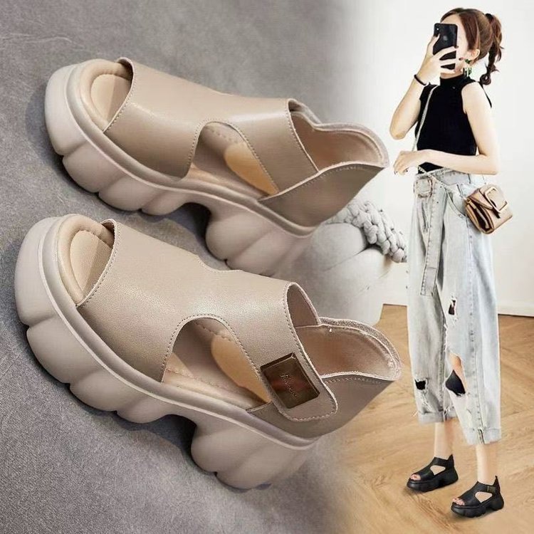 Sandallas romanas de piel suave de dedo abierto para mujeres verano 2026 nuevo muffin hueco con base gruesa versátil de tacones de sandallas de mujer