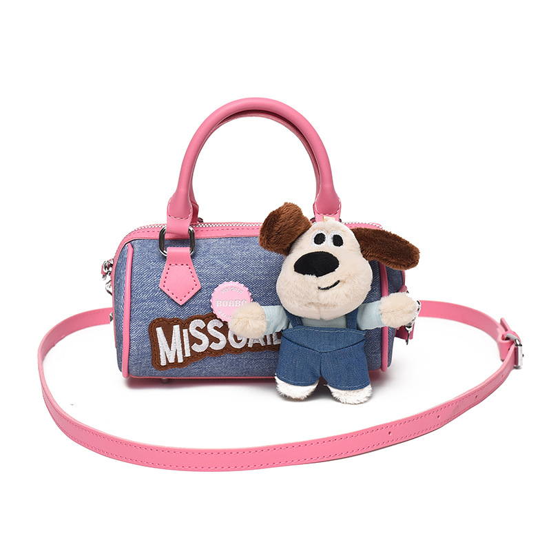 2026 nueva muñeca de dibujos animados bolsos de Boston bolsos de mano de mujer nicho diario viaje lindo bolsas de almohada image 8