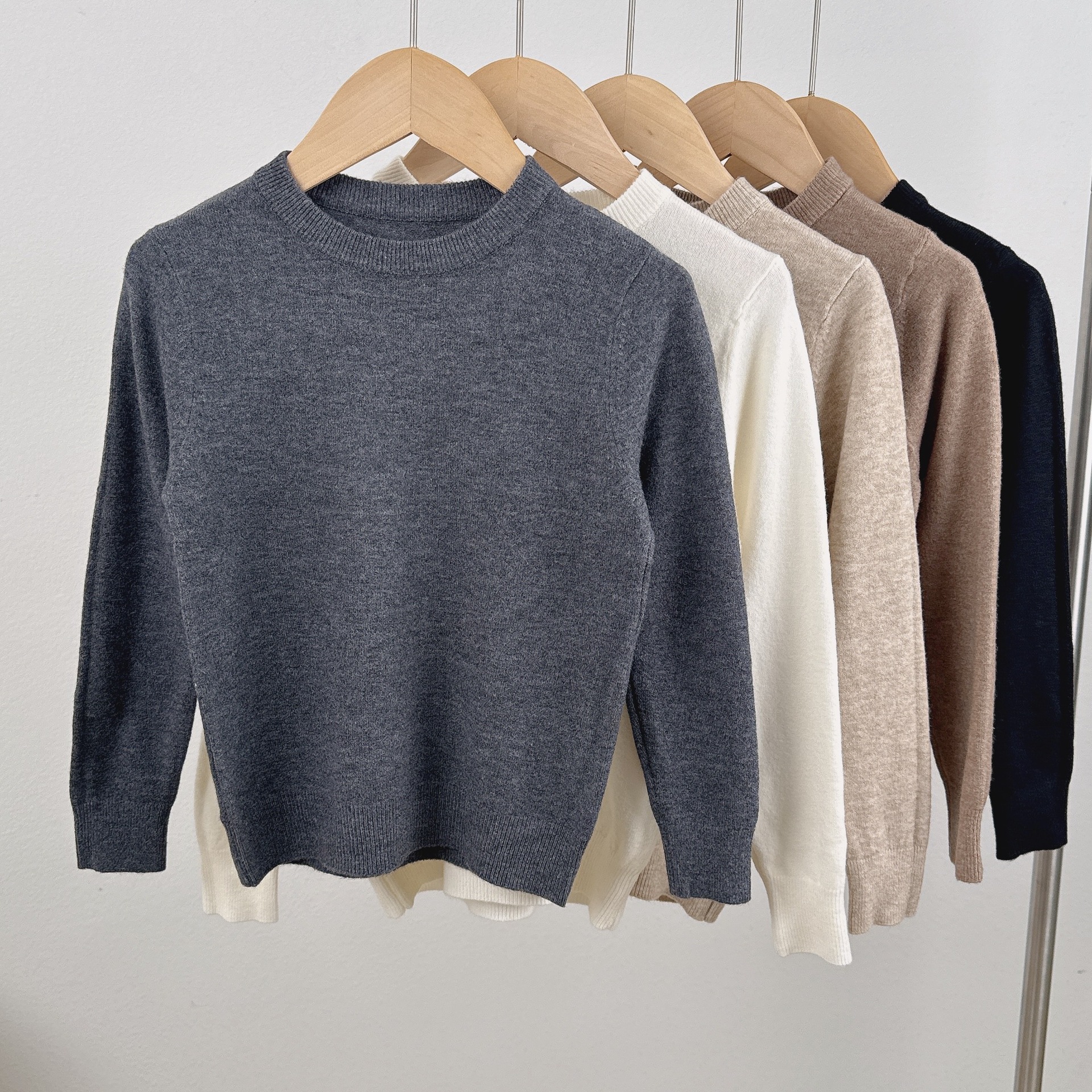 Otoño y invierno nuevo suéter infantil de cuello redondo de punto base suave pegajoso suéter de lana de aire extranjero con chaqueta para bebé