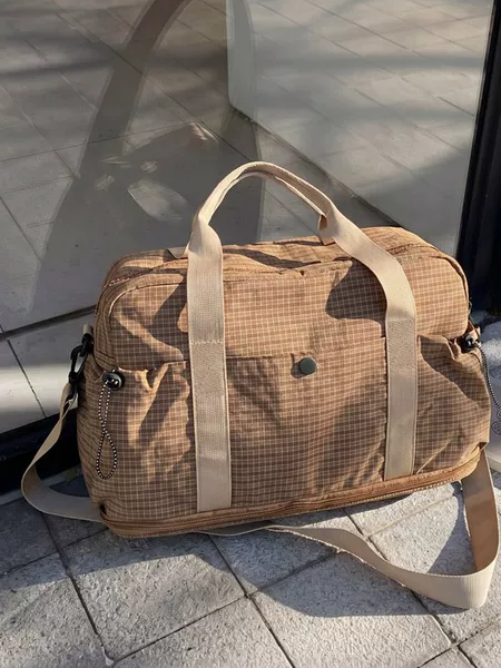 Large-Capacity Travel Bag, Lightweight Cross-Body Fitness Bag, Business Trip Portable Luggage Storage Bag, Dry and Wet Separation Yoga Cross-Body Bag