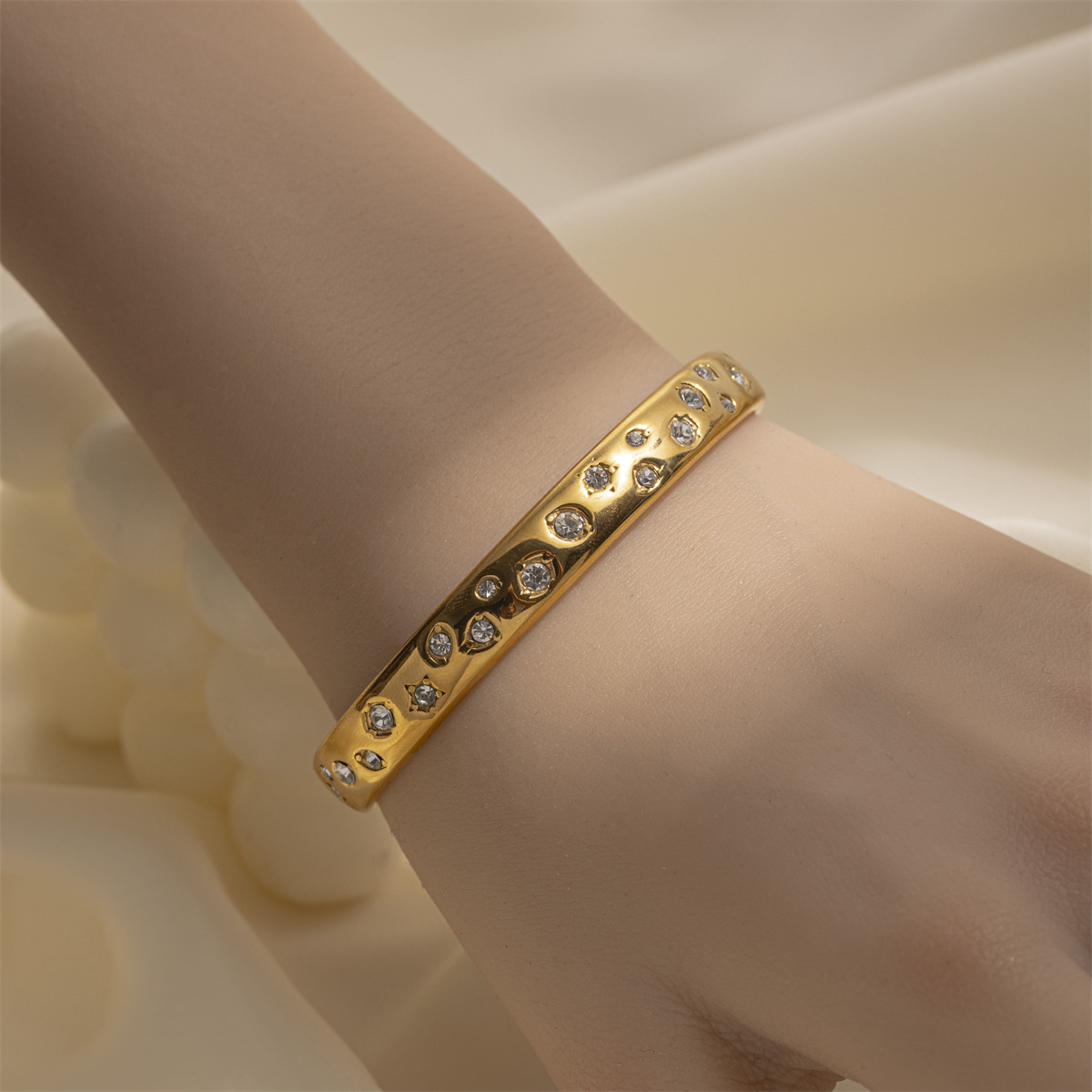 Tena Pulsera de acero inoxidable europea y americana Sencilla y alta calidad Moda salvaje Diseño de nicho Pulsera de acero de titanio Joyas de mano